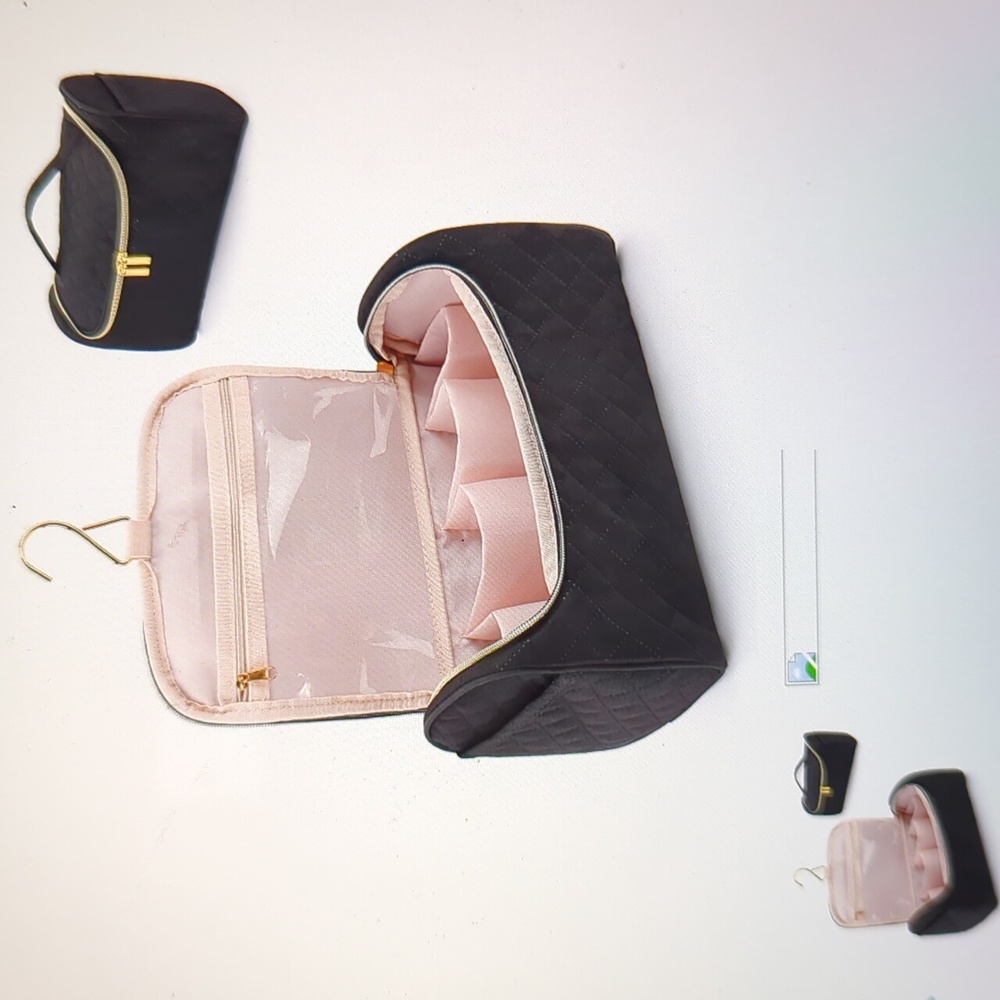 Hanging travel makeup case Black Quilted